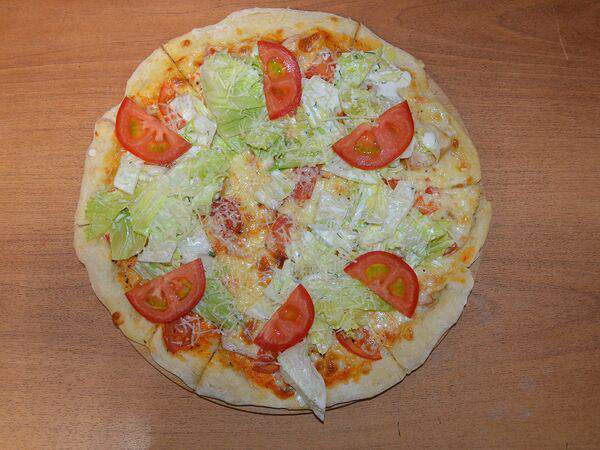 Вдали от жен - Пицца Цезарь с курицей