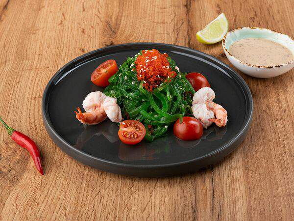 Уми - Чука с ореховым соусом и креветками