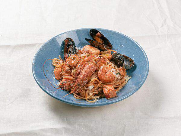 Aura Verdant Restaurant - Лингвини с морепродуктами в томатном соусе