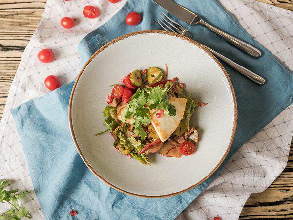 Сентропе - Салат из свинины с жареным Халуми