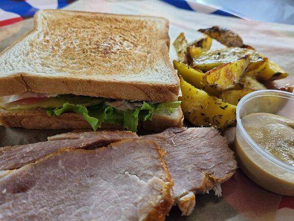 Сэндвичная - Сэндвич Боярский Xxl с бужениной и маринованными огурчиками