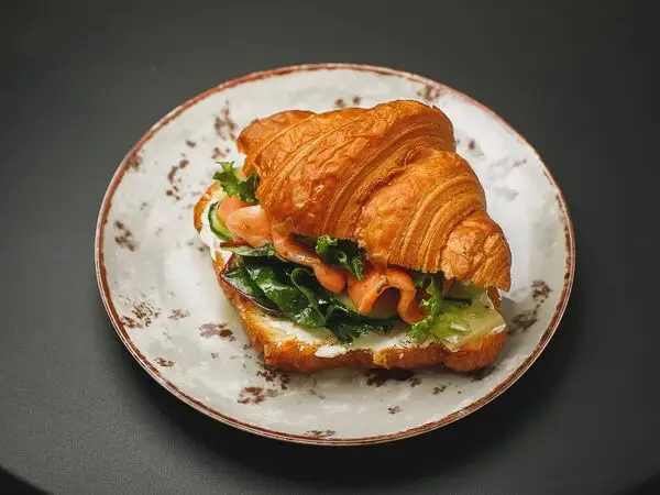 Mon Baton Green - Круассан с лососем