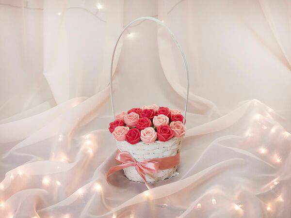 F.Lovers - Ассорти 19 роз в корзинке