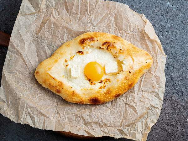 Ресторан Каре - Хачапури по-аджарски с яйцом