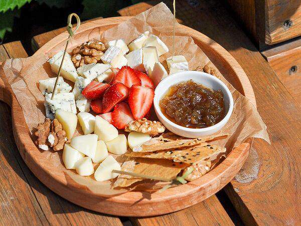 Zoom cafe - Сыры с вареньем из баклажана