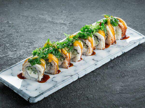 Takeru - Угорь, сливочный сыр, чука и соус манго