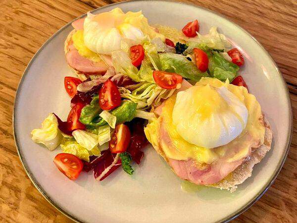 Будь умницей - Яйца бенедикт с беконом