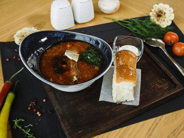 Победа - Солянка с говядиной и копченым свиным ребрышком