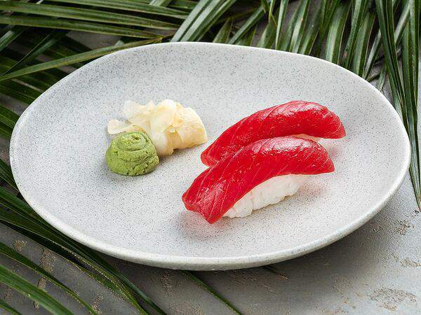 Yoki Cafe - 2 Нигири с тунцом