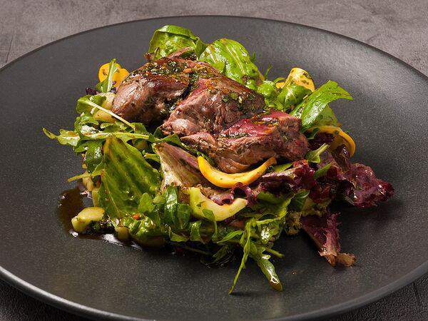 Ле Марш - Теплый салат с телятиной гриль