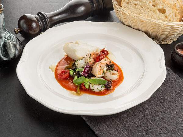 La Scala Trattoria Ignazio - Филе палтуса с каракатицами, креветками и соусом из томатов
