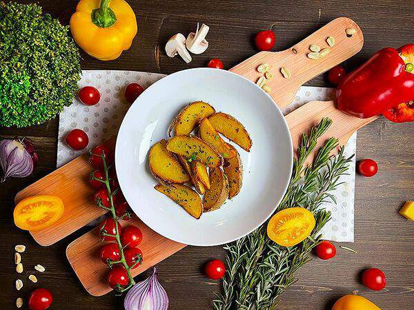 Black wood lounge bar - Картофель с травами