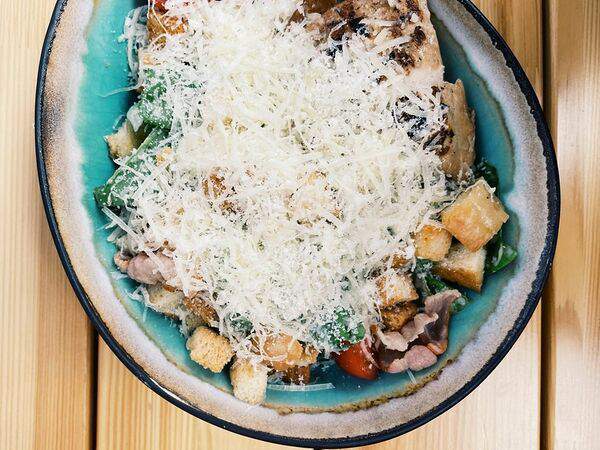 Иль густо - Салат из листьев романо с курицей