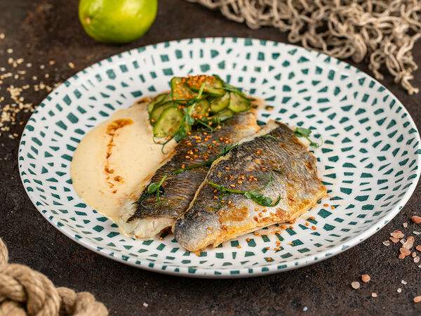 Fish Box - Филе дорада с огурцами кимчи