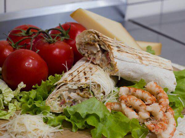 Авторская шаурма - Цезарь с тигровыми креветками