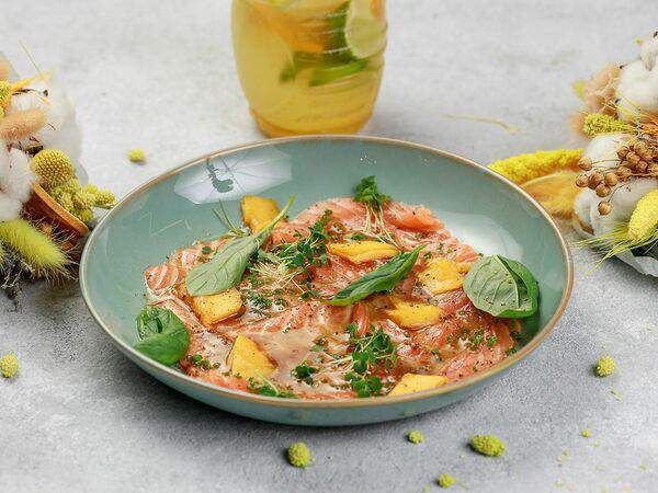 Spritz place - Карпаччо из лосося с манго