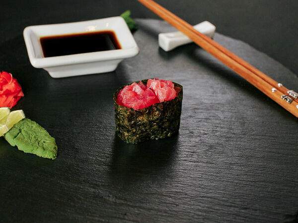 Terkin Gastro Pub - Гункан с тунцом