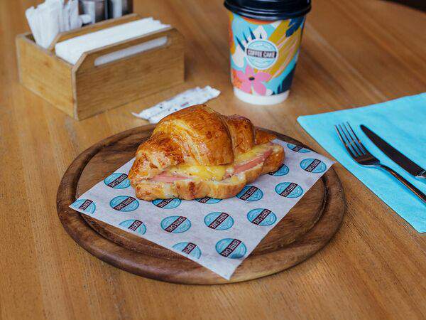 Coffee Cake - Круассан с ветчиной и сыром