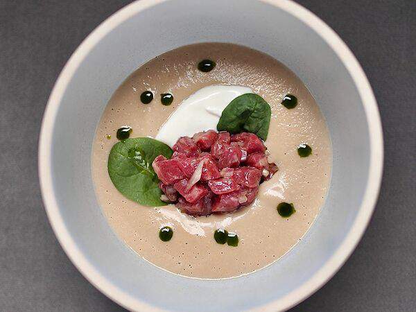 The Odi - Грибной крем-суп со сметаной и тартаром из говядины