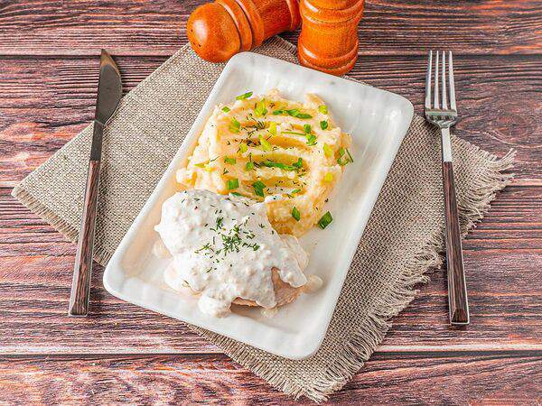 Мировая кухня - Курица в сливочном соусе с пюре