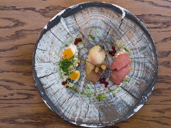 Столица деревень - Оливье под соусом Провансаль с солониной из дичи, муксуном холодного копчения и икрой щуки