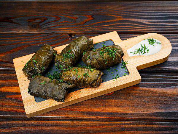 Батони-Платони - Толма грузинская и чесночный соус