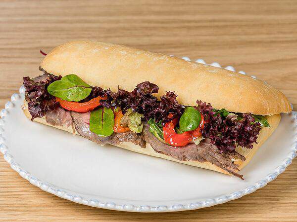 Milovita - С ростбифом, томатами, луком конфи