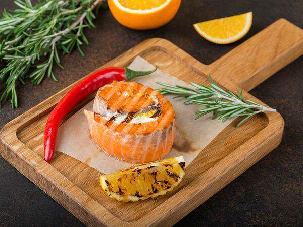 Fish & Grill - Рулет из форели с цедрой апельсина и творожным сыром