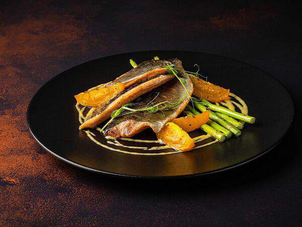 Tritonia - Форель со спаржей на гриле