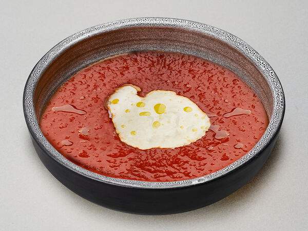 Mojo - Суп томатный со страчателлой