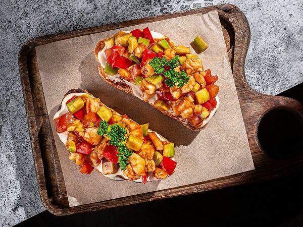 Восточный Базар - Брускетта с креветками и авокадо