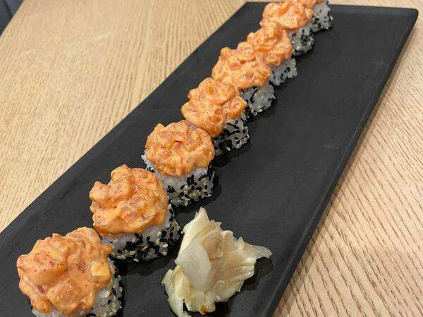 Манэки - Ролл Спайси сяке