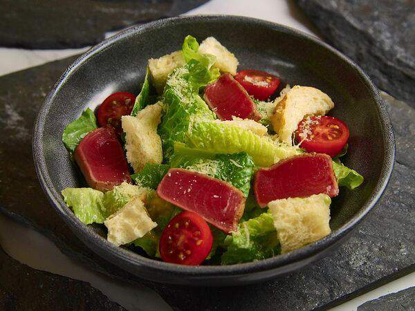 Lava Grill - Цезарь с тунцом