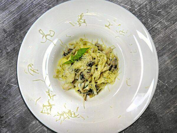 Gustavo - Тальятелле с курицей и грибами