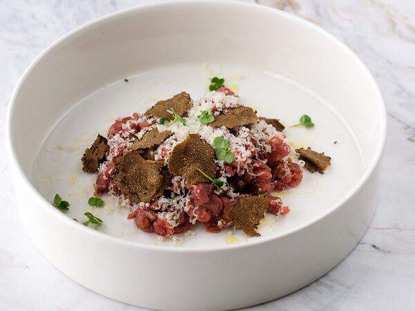 Bisou Bisou Bistro - Тартар из говядины