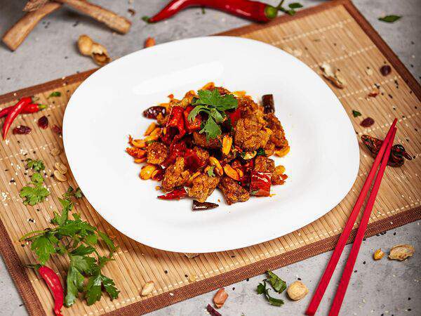 Тайшань - Курица жареная с острым перцем и арахисом