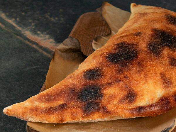 Kolbasabar - Кальцоне с курицей и грибами