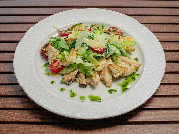 Хуторок - Салат на манер Цезаря с грудкой цыпленка