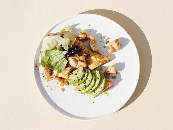 Гнездо - Французский омлет с креветкой и авокадо