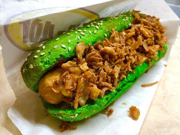 Barber Bar - Классический хот-дог со шпинатной (зеленой) булочкой