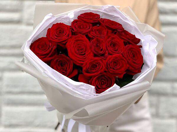 Labberry клубника в шоколаде - Букет из 15 красных роз