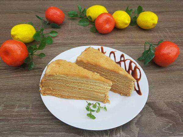 Ланч-кафе Baza Plaza - Пирожное Медовичок по бабушкиному рецепту