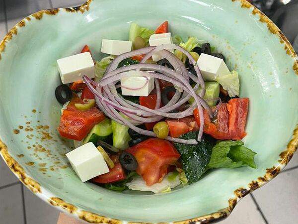 Dadli - Греческий салат из спелых овощей и маринованного солёного сыра
