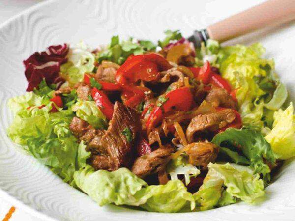 Аграба - Салат из говядины со сладким перцем и сыром сиртаки