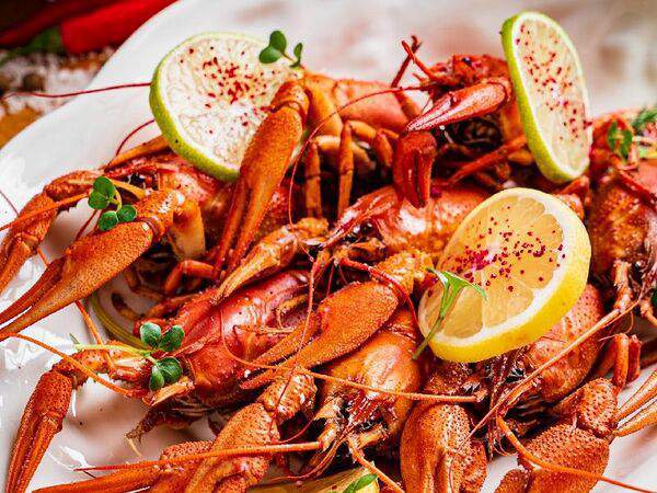 Гости рестопаб - Вареные в сметане с укропом и петрушкой