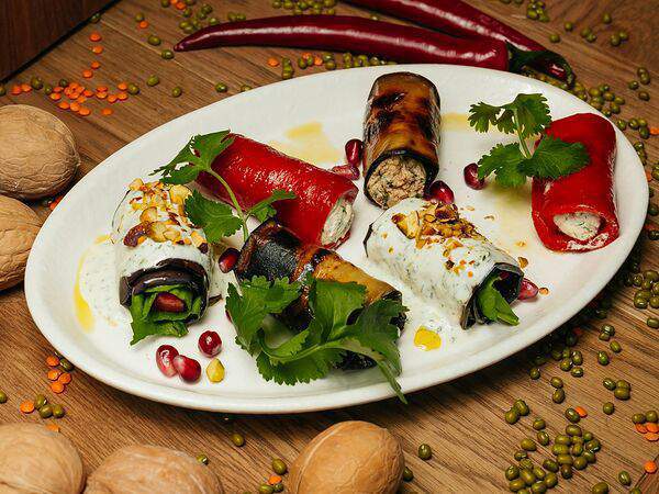 Южанин - Ассорти рулетов из баклажанов и сладкого перца