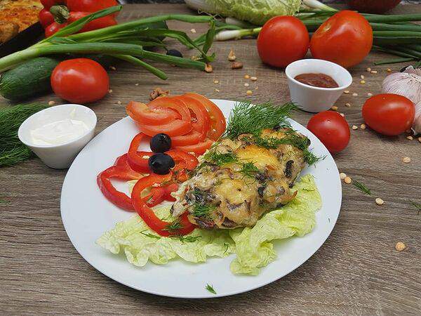 Ланч-кафе Baza Plaza - Курица с грибами под сыром