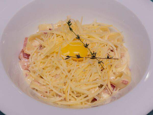 Акварель - Паста Карбонара с перепелиным яйцом