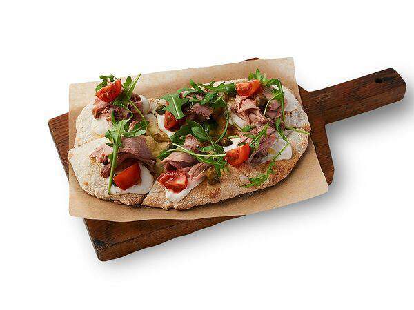 Portofino - Брускетта с ростбифом, печеным перцем и итальянскими травами