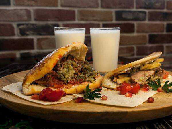 Meat Club - Шашлык в булочке по Карски из курицы